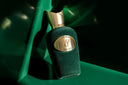 <p>EFFORTLESSLY DISTINCT</p>