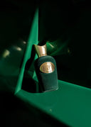 <p>EFFORTLESSLY DISTINCT</p>